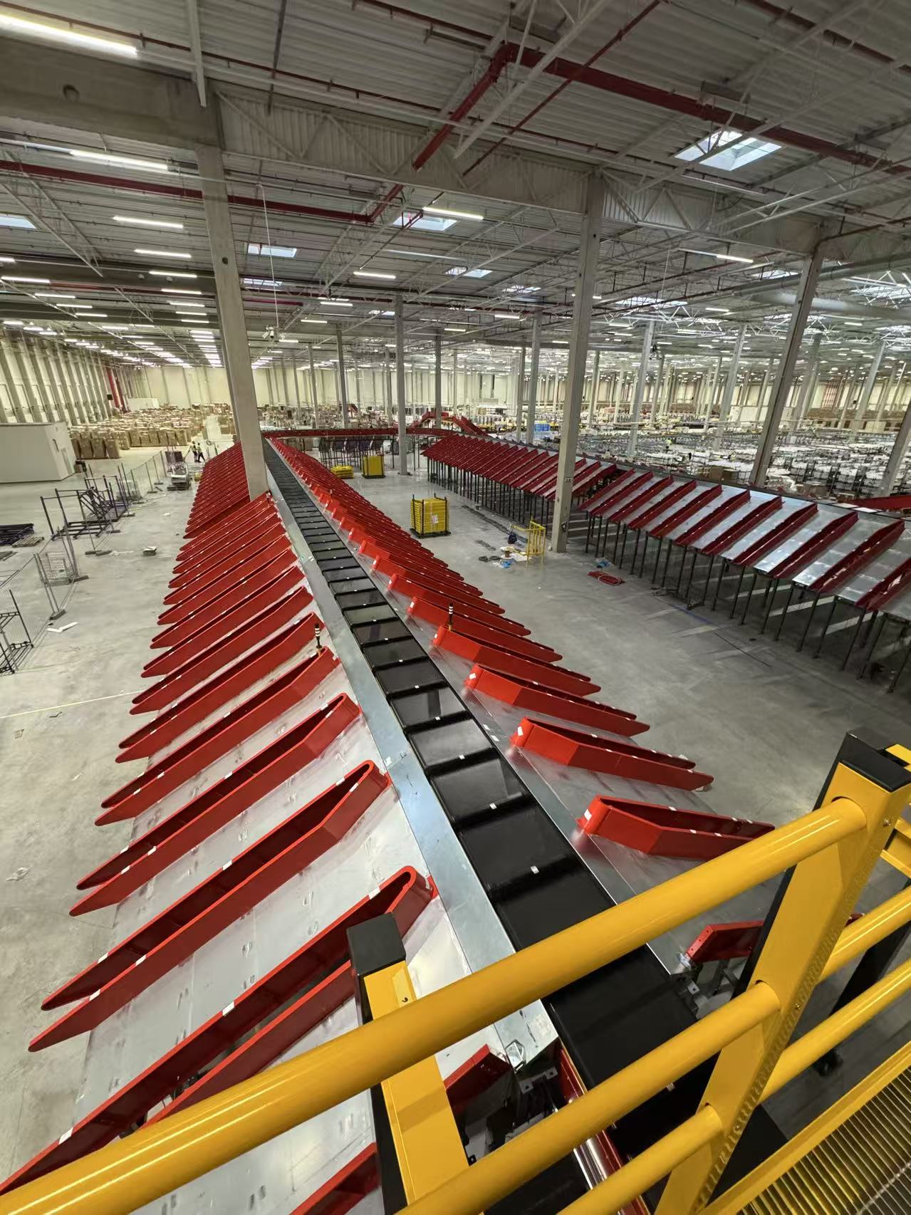 Automated sorting equipment in a warehouse
