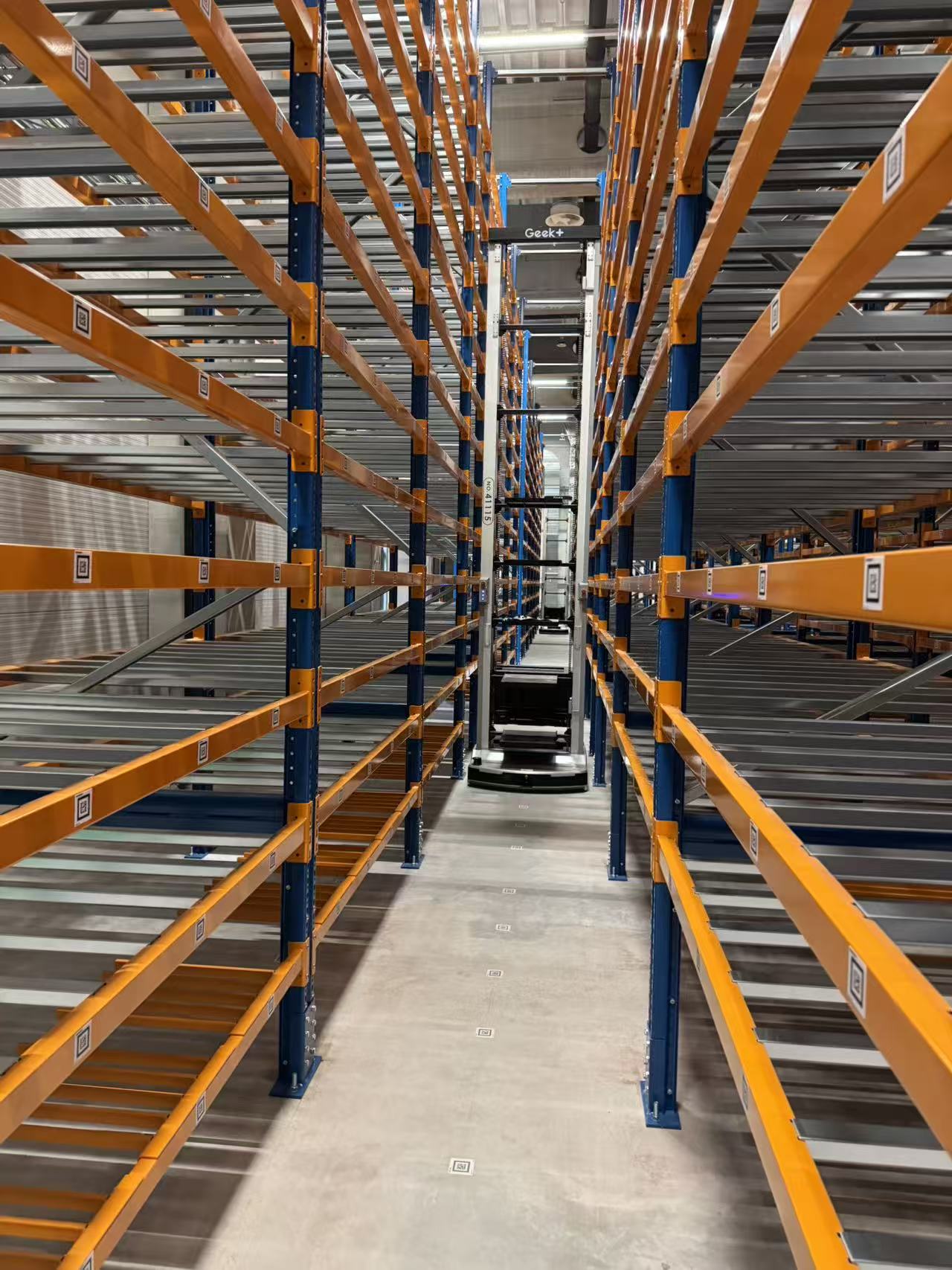 Automated storage racking system